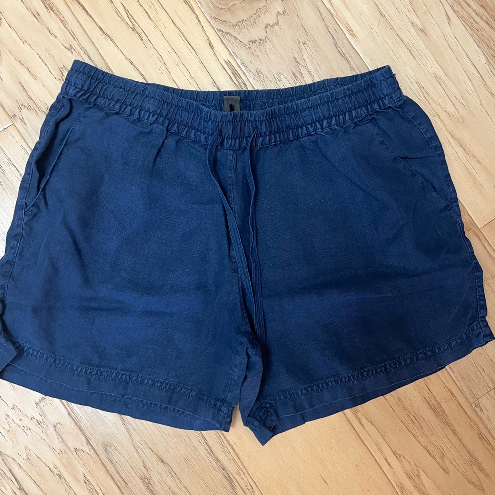 Women’s linen navy shorts size Medium Tommy Bahama